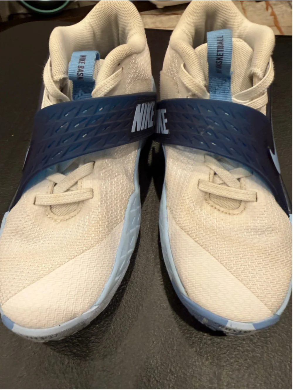 Boys Nike Basketball Sneakers Size 2 (Little Boy) White and Blue